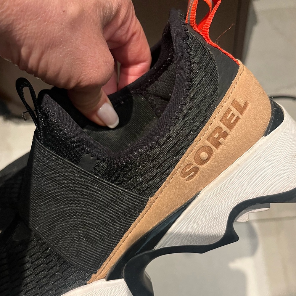 Women’s size7 sneakers